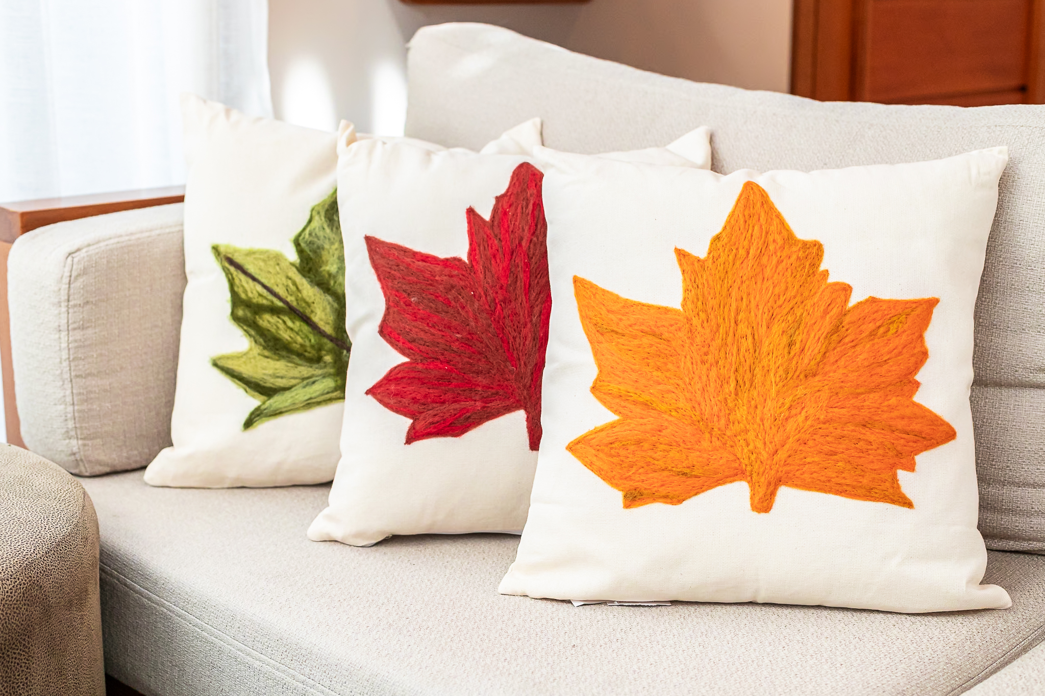 Almofada Folha Plátanus – Feltragem Artesanal em Lã Natural | Mãostiqueiras - Imagem 7