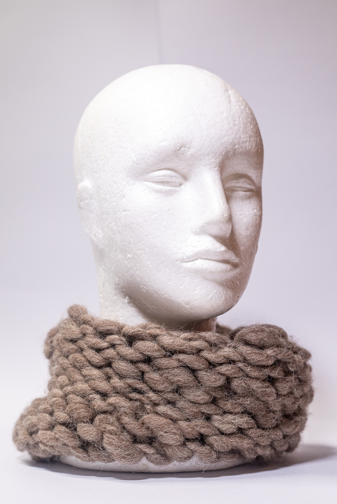 Gola de Lã Natural – Flamê em Tricot Circular | Mãostiqueiras - Imagem 6