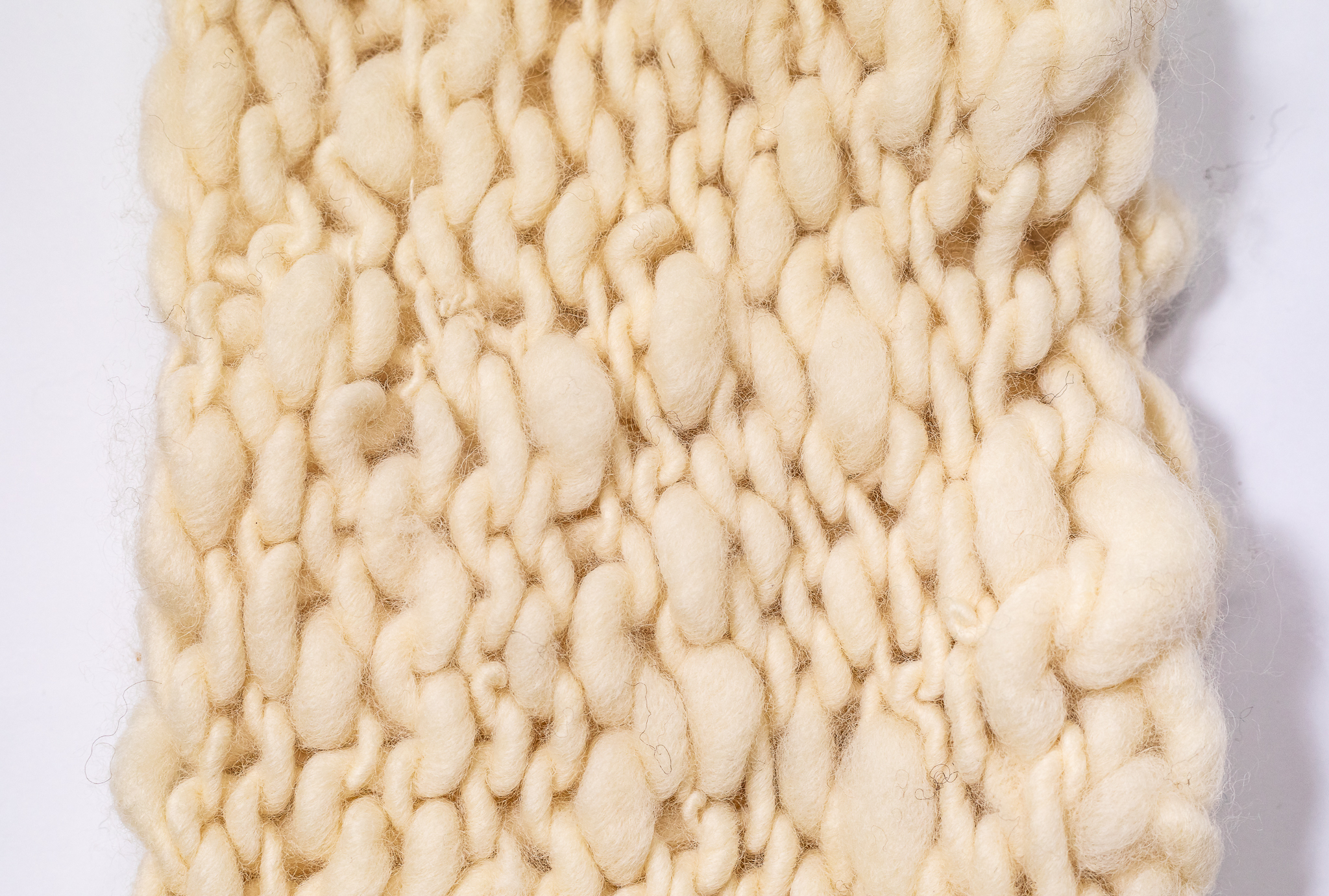 Gola de Lã Natural – Flamê em Tricot Circular | Mãostiqueiras - Imagem 9