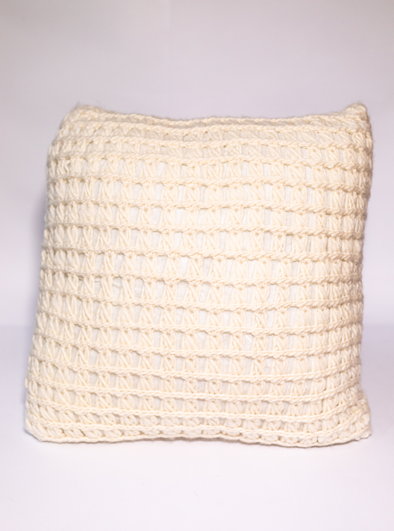 Almofada de Lã Natural – Crochê Peruano Artesanal | Mãostiqueiras - Imagem 4