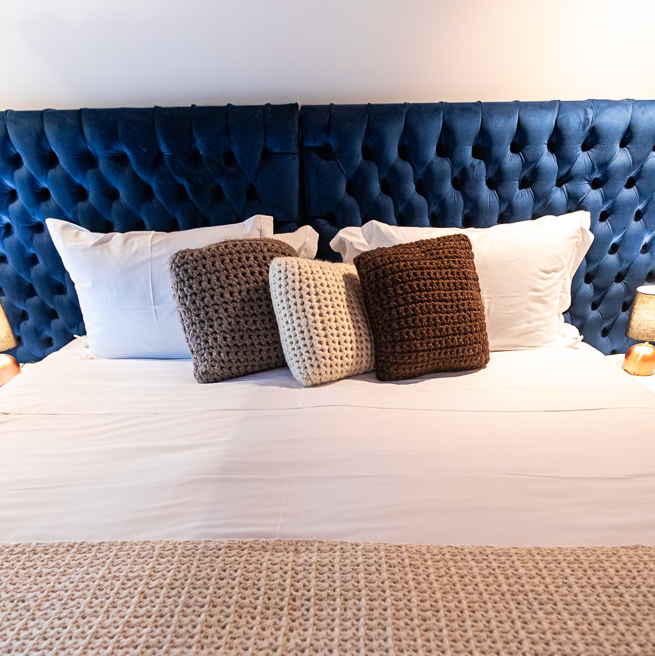 Almofada Maxi Crochet de Lã Natural – Artesanal e Sustentável | Mãostiqueiras - Imagem 5