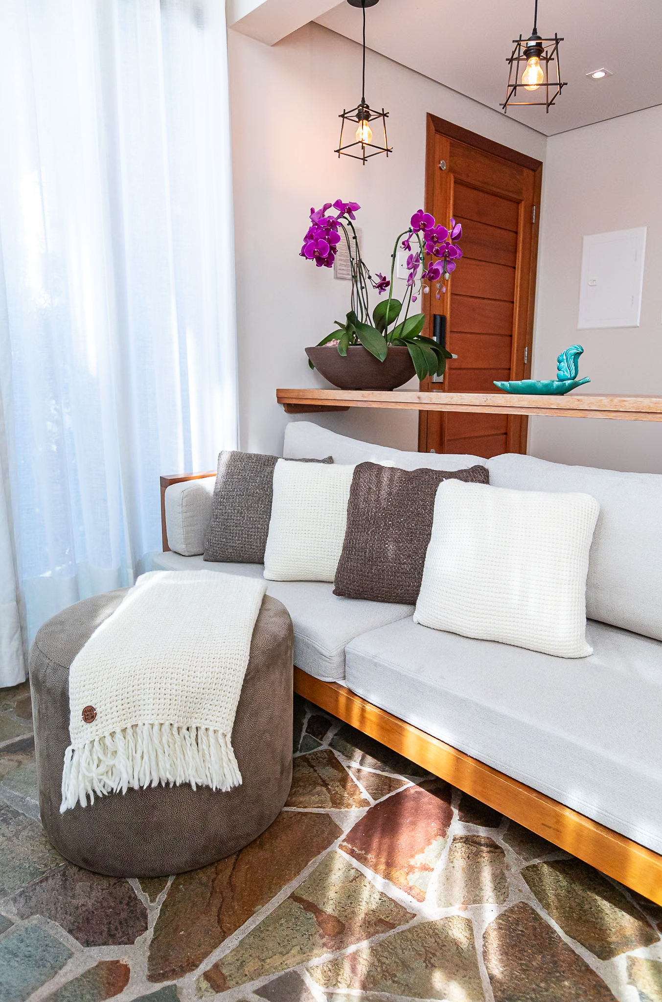 Almofada de Lã Natural – Crochê Tunisiano Artesanal | Mãostiqueiras - Imagem 7