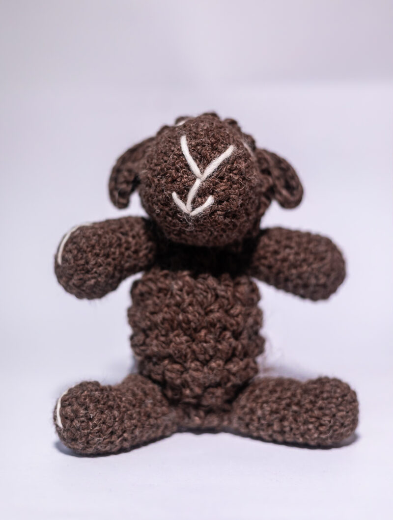 Ovelha Amigurumi em Crochê Lã Natural - Tamanho P