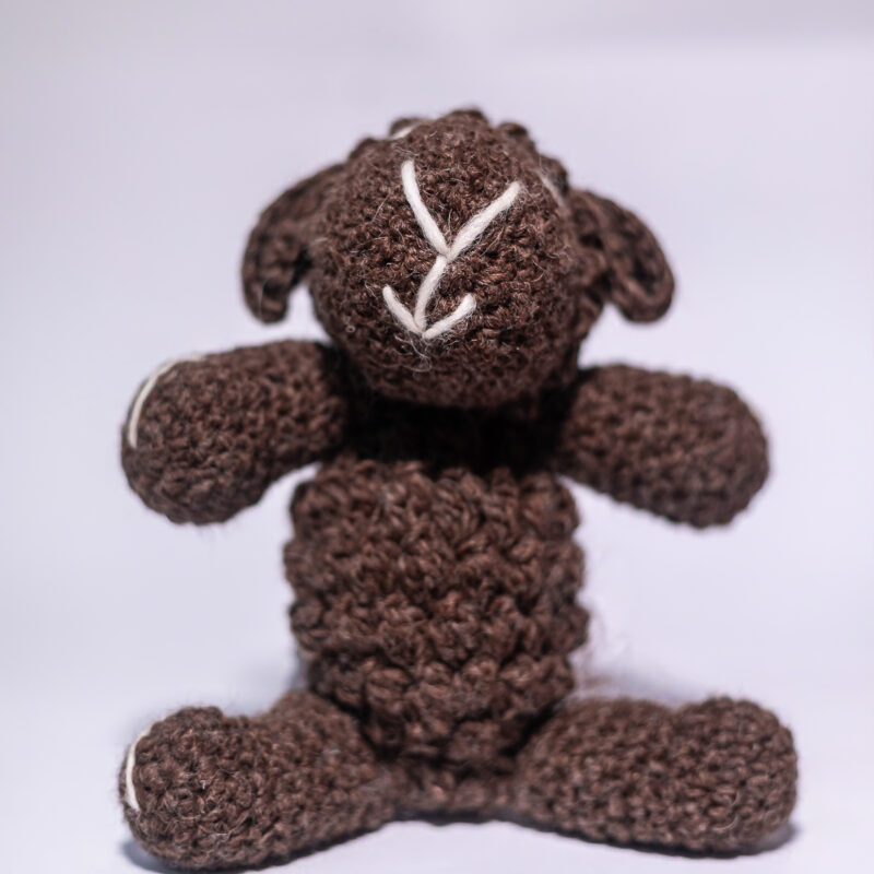 Ovelha Amigurumi em Crochê Lã Natural - Tamanho P