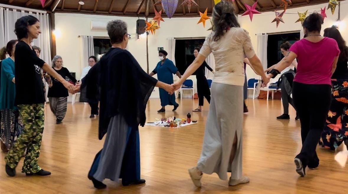Roda de Dança – Dançando a Trama da Vida
